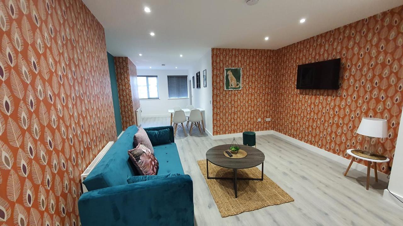 Rest&Recharge at The Station Apartments Manchester Exterior foto