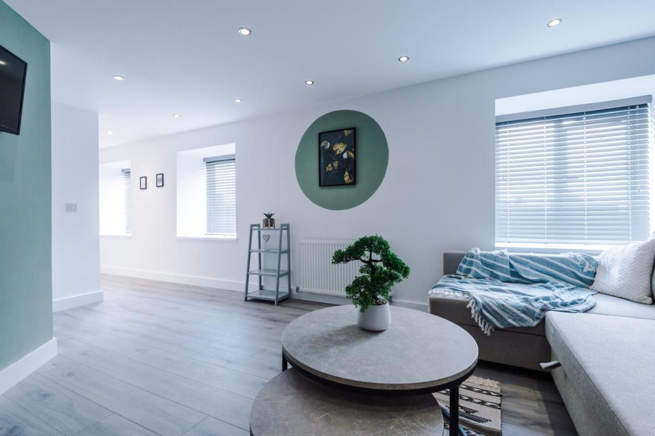 Rest&Recharge at The Station Apartments Manchester Exterior foto