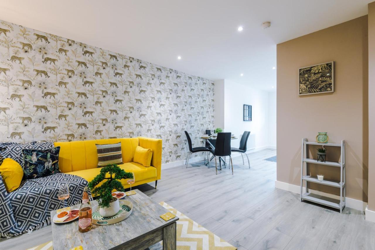 Rest&Recharge at The Station Apartments Manchester Exterior foto